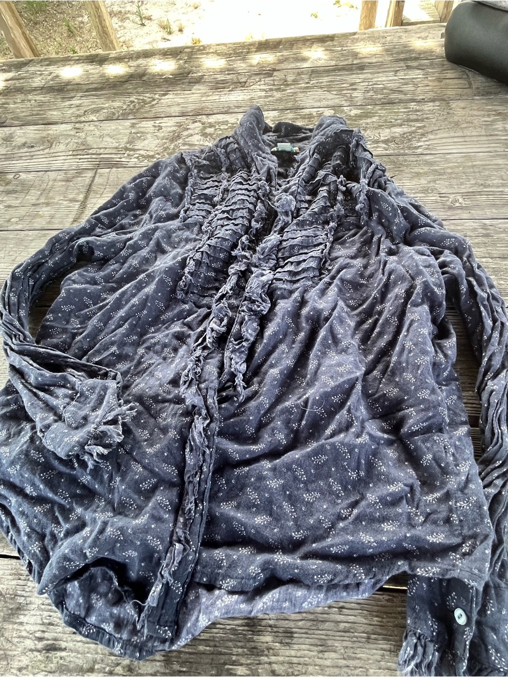 Sundance Navy Button-Up Blouse with Tiny White Sprig Print sz small , boho look
